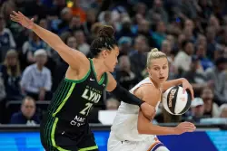 Lynx stay perfect, beat Mercury to reach 8-0